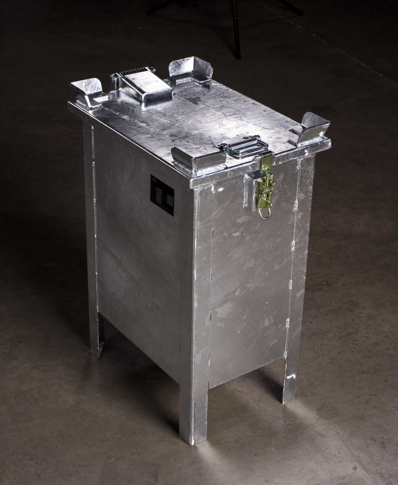 Lio Guard Storage Box 30 Akku-Lagerbehälter aus verzinktem Stahl für Lithium-Ionen-Batterien inkl. Pyrobubbles