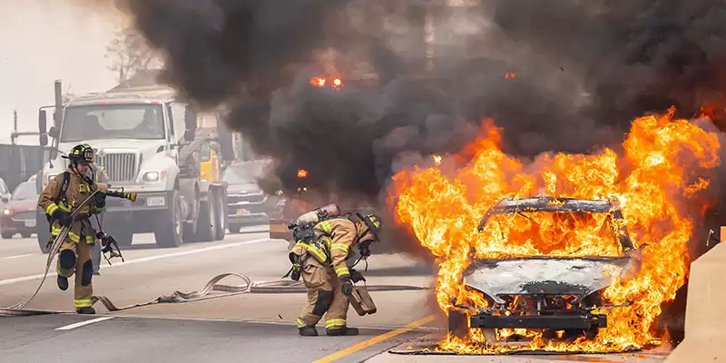 Brennende Elektroautos: So löscht die Feuerwehr