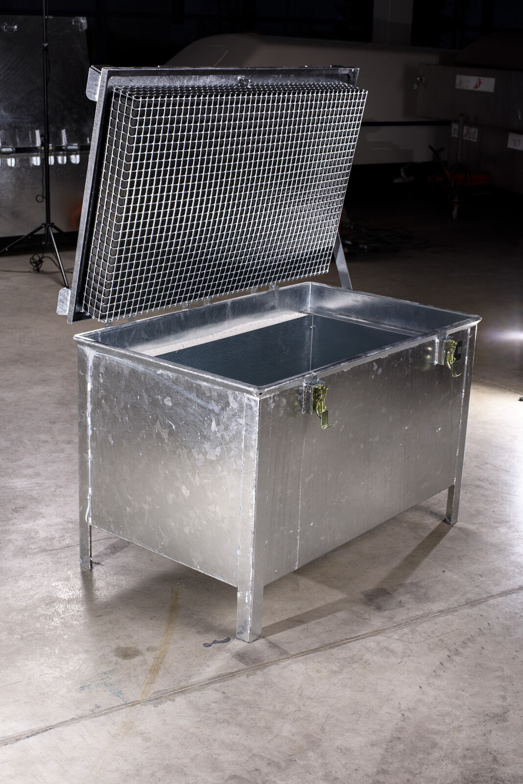 Lio Guard Storage Box 220 Akku-Lagerbehälter aus verzinktem Stahl für Lithium-Ionen-Batterien inkl. Pyrobubbles