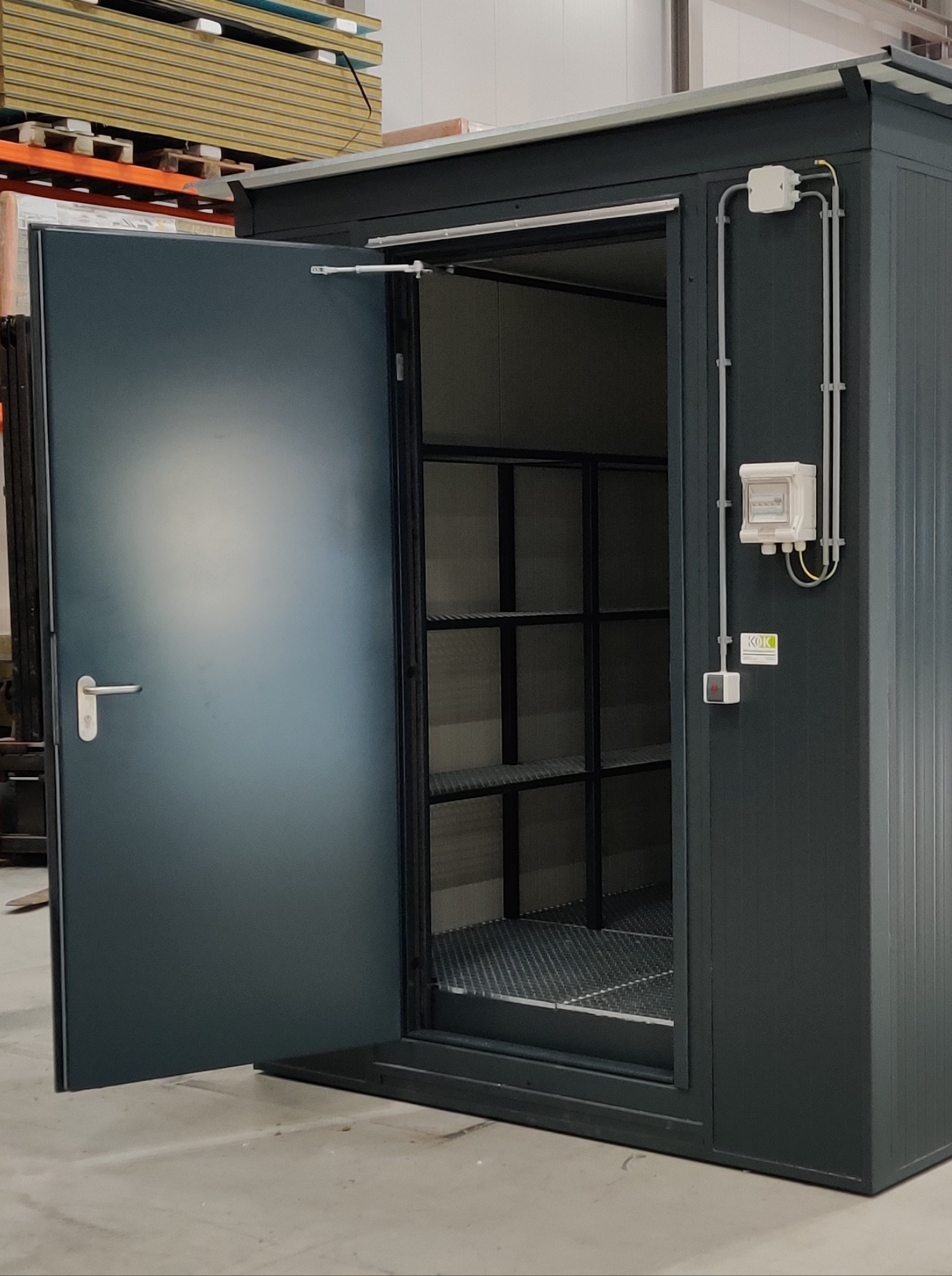 LOXXER walk-in container