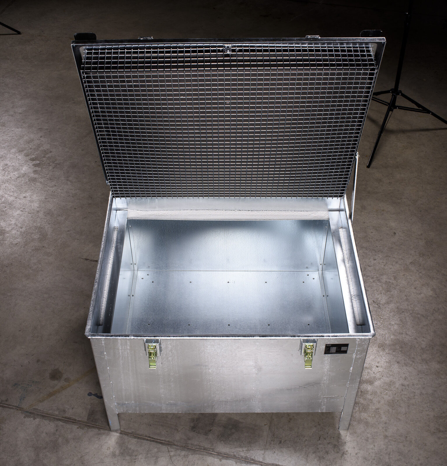 Lio Guard Storage Box 220 Akku-Lagerbehälter aus verzinktem Stahl für Lithium-Ionen-Batterien inkl. Pyrobubbles