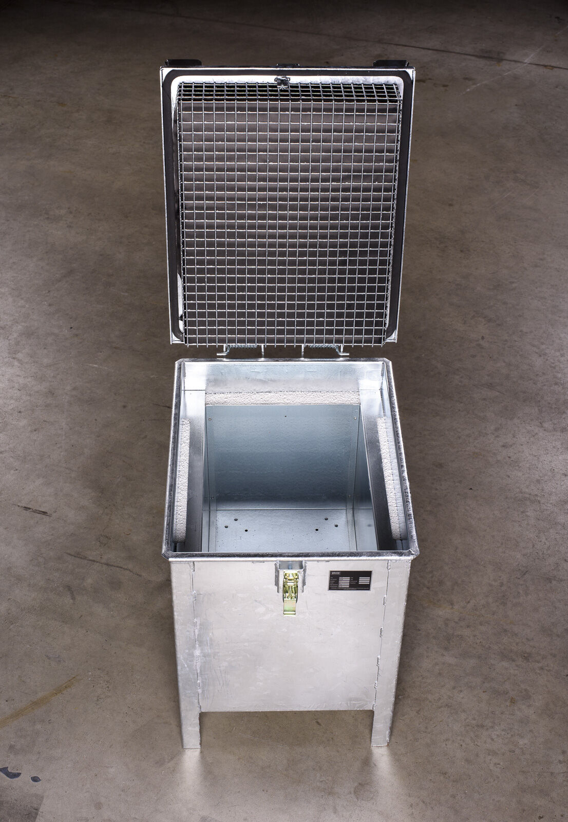 Lio Guard Storage Box 90 battery storage container made of galvanized steel for lithium-ion batteries including Pyrobubbles