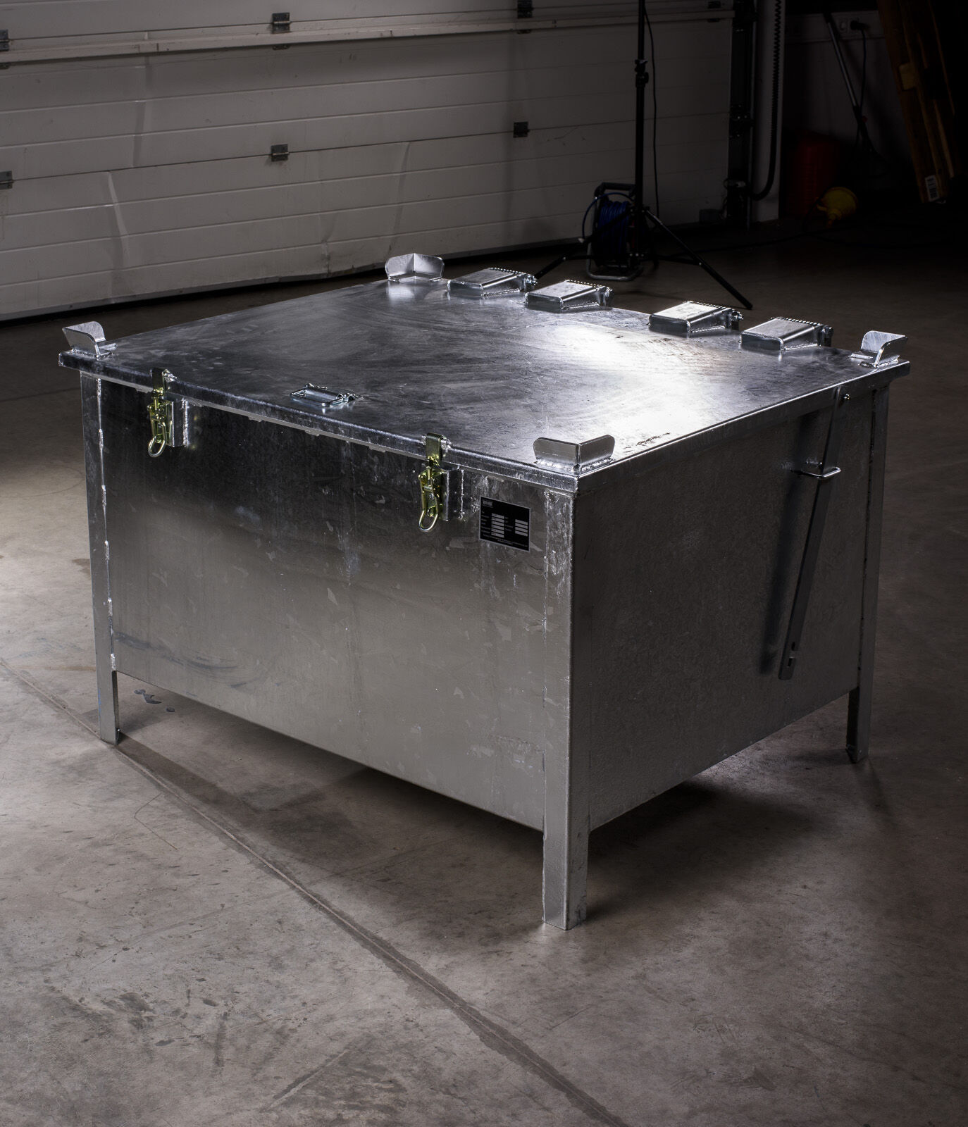 Lio Guard Storage Box 280 battery storage container made of galvanized steel for lithium-ion batteries including Pyrobubbles